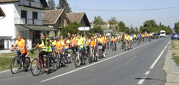 Biciklistička kolona stiže u Grabovac