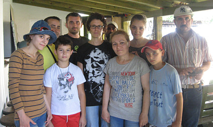 Ozren, Velibor i Sandra (3-5. na slici) i obitelj iz Sirije