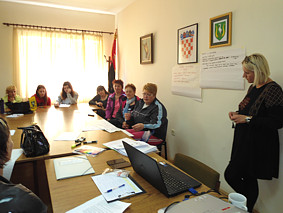 Edukatorica Jelena Kamenko (desno)