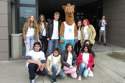 'Oazini' plesači pred Gradskim vrtom u Osijeku