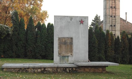 Spomenik na belomanastirskom Partizanskom groblju