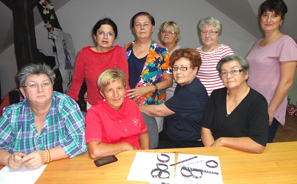 Stoje: Dubravka Simendić, Ana Jeličić, Snežana Kapular, Rožika Budimir, Stela Stanojević; sjede: Jadranka Kuduz, Donka Dvornić, Ljubica Buha, Jelisavka Brnjevarac