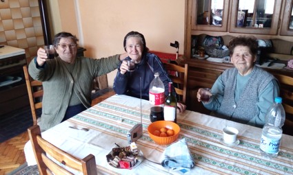 Zdravica uz 'bambus': bake Radmila, Marica i Dragica
