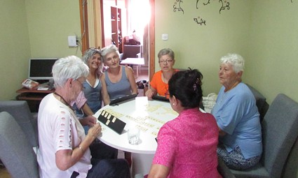 Margita, Stana, Jelena, Klara, Jelena, Dubravka (okrenuta leđima)