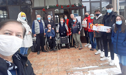 Naši volonteri sa štićenicima Doma za starije i nemoćne Beli Manastir