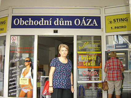 Ulaz u Robnu kuću Oaza u češkom gradu Tržebiču