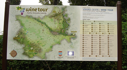 Tabla s kartom vinskih cesta Osječko-baranjske županije