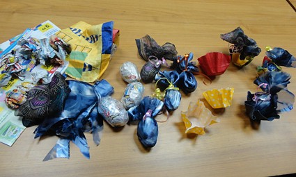 Ukrasna jaja od starog papira i starih 'krpa'