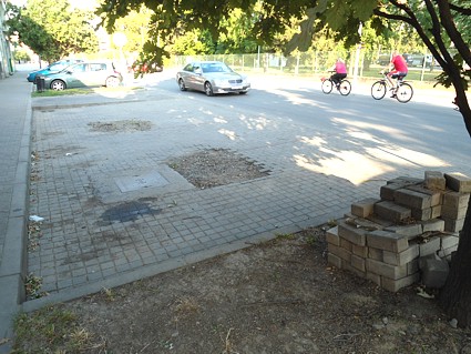 Parkirali&scaron;te pred SKUD-om - pogled prema 'Ljepotici'