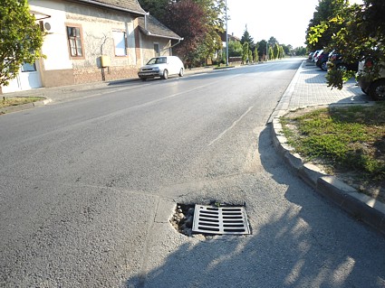 O&scaron;tećen &scaron;aht na kolniku