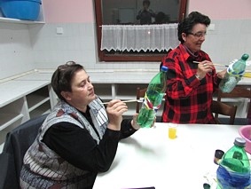 Marame se omotaju oko boce...