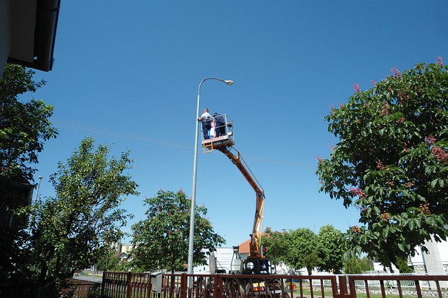 Postavljanje zastave na visoku banderu